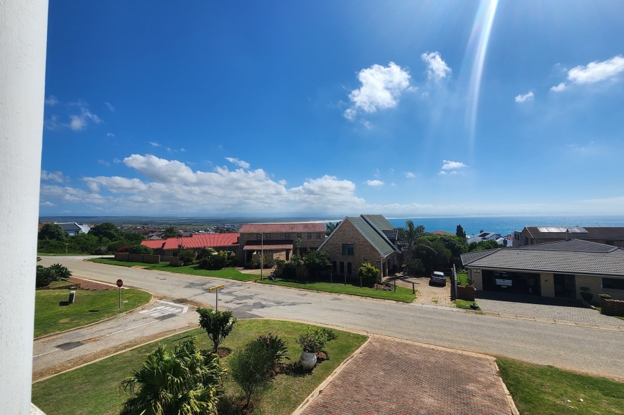 5 Bedroom Property for Sale in Wavecrest Eastern Cape